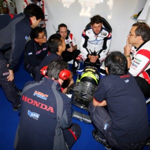 Crutchlow debutta sulla Honda del team CWM LCR