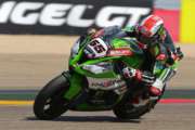 Rea beffa Sykes e chiude al vertice la prima giornata ad Aragon