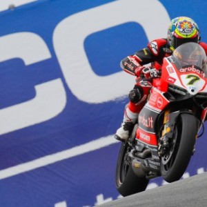 Davies e Ducati su un altro pianeta per la doppietta di Laguna