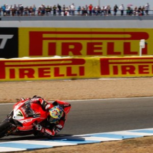 Davies torna al successo davanti alle Aprilia ufficiali in gara 2