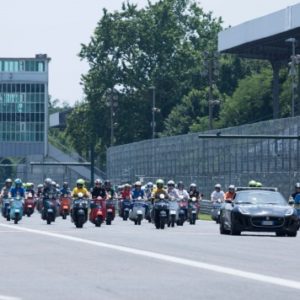 Moto storiche e moderne in pista a Monza