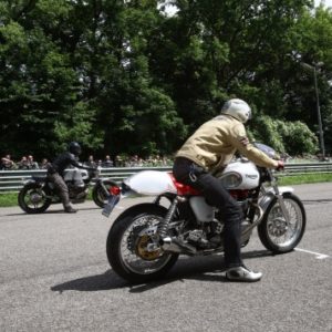 Café racer e auto performanti protagoniste del weekend all'Autodromo Nazionale Monza