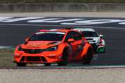 Mugello, Gara 1. Prima vittoria stagionale per Kevin Giacon (Opel) nel quarto round del TCR Italy.