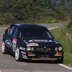 Sono "Lucky" e Fabrizia Pons al comando del Rally Due Valli Historic, dopo la prima tappa